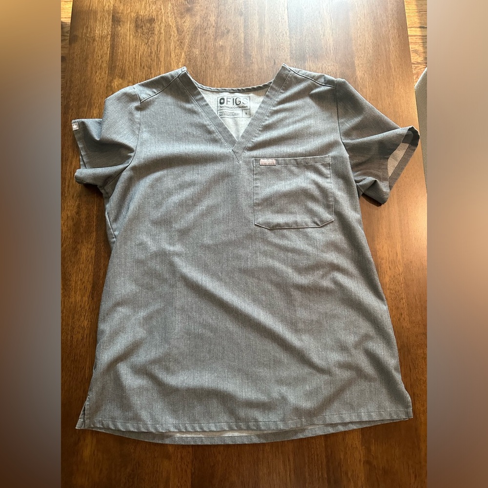 Figs Catarina Scrub Top in Graphite size Small